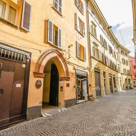 Lupari Apartment, Palazzo Storico Sotto Le Due Torri Bologna Exterior foto