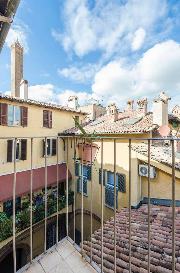 Lupari Apartment, Palazzo Storico Sotto Le Due Torri Bologna Exterior foto