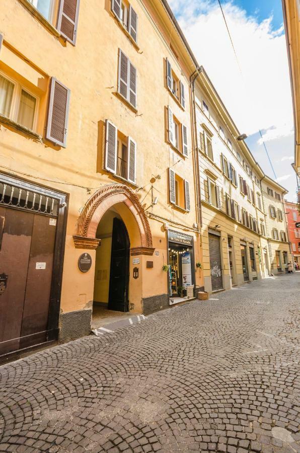Lupari Apartment, Palazzo Storico Sotto Le Due Torri Bologna Exterior foto